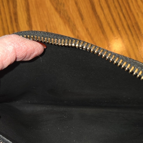 Louie Vuitton Damier Black Leather Wallet - Picture 13 of 13